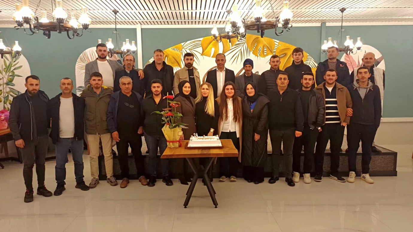 Akgün Çelik Prefabrik Yapı’da 24 yıllık emek, Nola Cafe & Restaurant’ta dayanışma yemeğiyle taçlandı