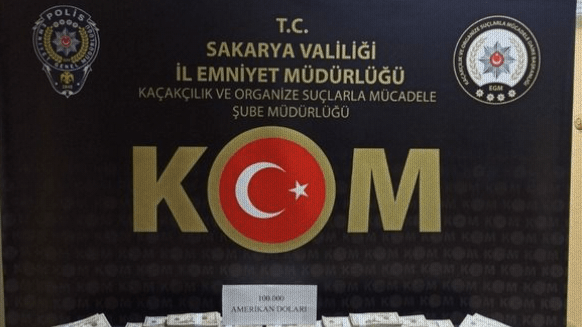 100 bin Amerikan Doları yakalandı!