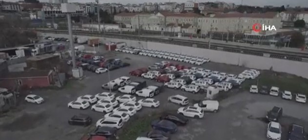 Zeytinburnu'nda bir otopark dolusu sıfır araç