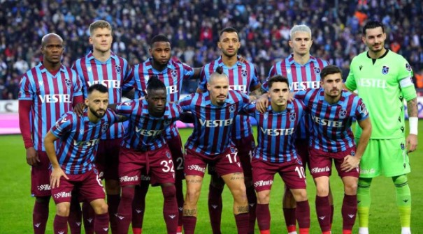 Trabzonspor 2021'deki liderliğini 2022'de şampiyonlukla taçlandırmak istiyor