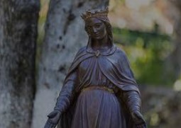 Kocaeli'de araçta 77 sikke ve Meryem Ana figürlü heykel ele geçirildi