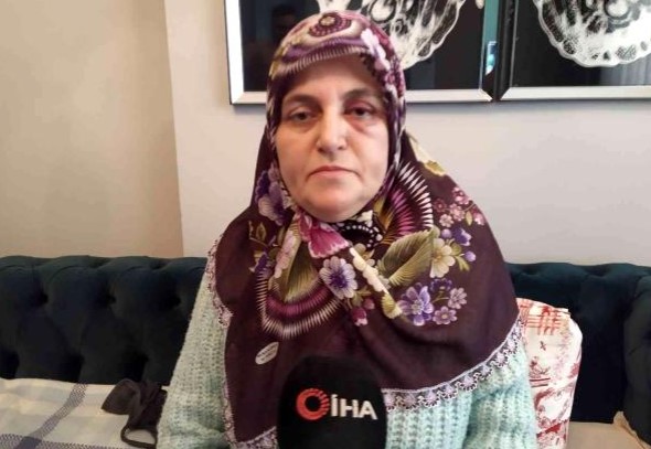 Eşi ve çocuklarının evden çıkmasının hemen ardından çalan kapıyı açan kadın, çekiçli saldırıya uğradı .