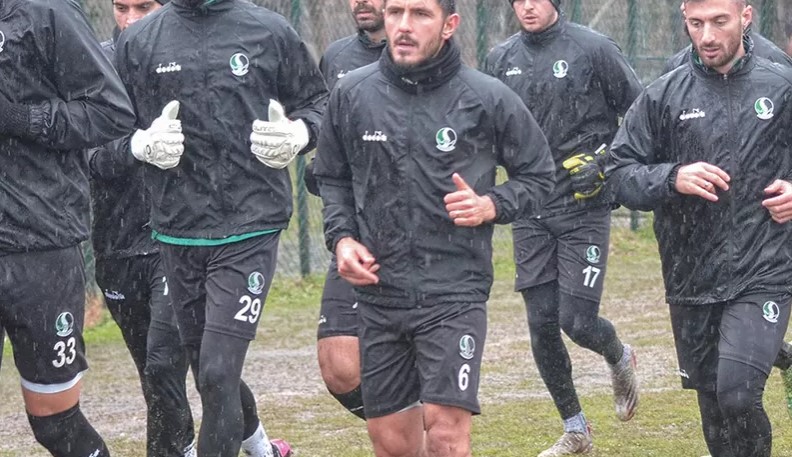 Sakarya Spor Soma maçına yağmur altında çalıştılar