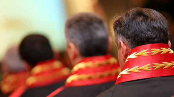 HSK 5 savcıyı daha meslekten attı