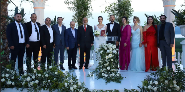 Çiçekler Arasında Rüya Gibi Bir Düğün