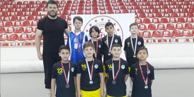 Minik Hentbolcular Madalyanın Sahibi Oldu