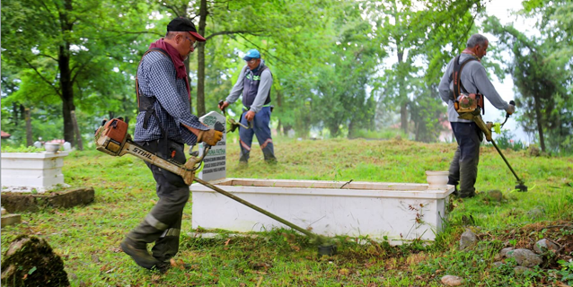 Mezarlıklar Bayrama Hazırlandı