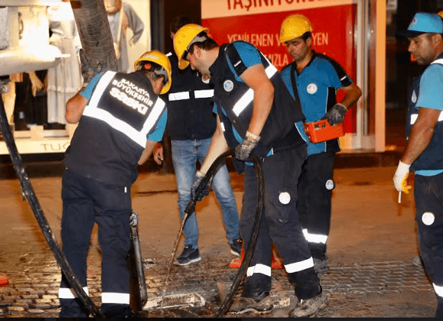 Büyükşehir'den gece mesaisi