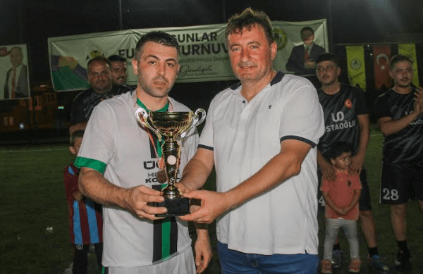 FERİZLİ’DE RENKLİ MÜSABAKALARA SAHNE OLAN OLGUNLAR FUTBOL TURNUVASI SONA ERDİ