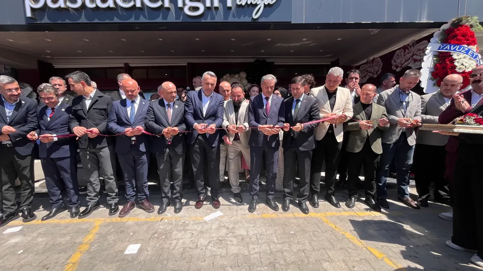 Adapazarı’nda Engin Küçük imzasıyla görkemli açılış